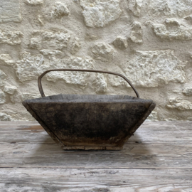 BU20110189 Old French traditional wooden grape harvest basket with winery initials in beautiful grey weathered condition! Size: 46 cm long / 20 cm high (including handle) / 29 cm wide
