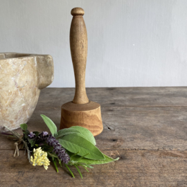 OV20110923 Old French pestle in beautiful condition! Size: 19 cm long / +/- 7.5 cm cross section.