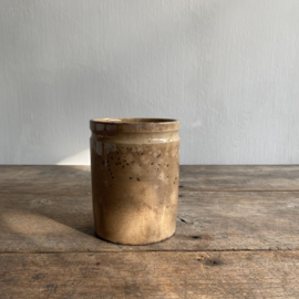 AW20111132 Antique French confiture jar - marked with a star - in buttered and beautiful condition! Size: 11 cm high / 9 cm cross section