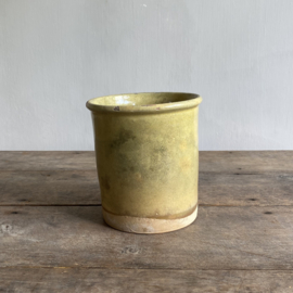 AW20111165 Antique French yellow glazed pot period: 19th century in beautiful condition! Size: 17 cm high / 15.5 cm cross section