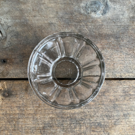 OV20110986 Antieke Franse Portieux confiture pot van mond geblazen glas inhoud: 250 gram. Mist op rand onderop een chip (zie foto) alleen zichtbaar bij optillen, verder in prachtige staat! Afmeting: 7,5 cm hoog /  10 cm doorsnede