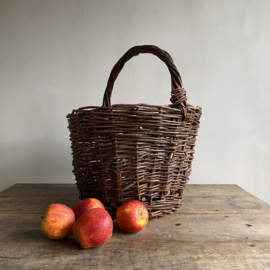 BU20110170 Old French rustic harvest basket made of woven willow wicker in beautiful condition! Size: 31 cm high (up to handle) / +/- 48 cm high (including handle) / 39 cm cross section