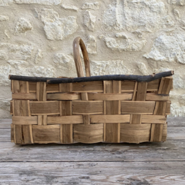 BU20110107 Large old French woven chestnut harvest basket in beautiful condition! Size: 53 cm. long / 23 cm. high (to the handle) / 27 cm. wide
