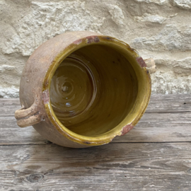 AW20111307 Old French pot with a beautiful yellow glazed interior and rim. For details, see photos for rim imperfections. Otherwise in beautiful condition! Dimensions: 23 cm high / 19 cm diameter