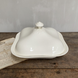 AW20110986 Old Dutch serving dish with matching lid blind mark - P.Regout Maastricht - in beautiful condition! Size: 28 cm. long / 26 cm. deep / 5.5 cm. high (up to the lid)