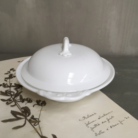 AW20110820 Small old serving dish with matching lid stamp - Société Céramique Maestricht - period: 1900-1957 in perfect condition! Size: +/- 12.5 cm. high (up to handle) / 22.5 cm. cross section (up to handles)