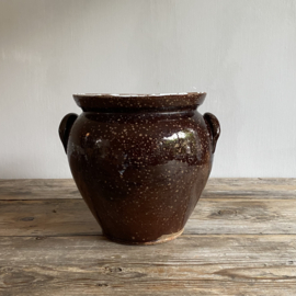 AW20111122 Oude Franse rustieke confit pot met wit gecraqueleerde binnenzijde uit de streek Dordogne in prachtig verweerde staat! Afmeting:  21,5 cm hoog /  19,5 cm doorsnede