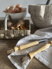 IH006 Iris Hantverk paddenstoelen mes met borstel gemaakt van berkenhout, RVS en paardenhaar.