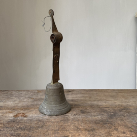 OV20111018 Antique French doorbell period: 1900. The bell stamped number 12 is made of copper and the clapper gives a nice clear sound. In beautiful condition! Dimensions: 31 cm high / 10 cm diameter