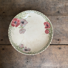 AW20111061 Antique French serving dish on foot stamp - Creil et Montereau Labrador - period 1894-1920 decorated with anemones, lightly buttered and in perfect condition. Size: 22.5 cm cross section / 10 cm high