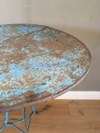 BU20110087 Old French bistro table in the original beautiful blue patina in beautiful condition! Size: 71.5 cm. high / 55 cm. cross section. Pickup only.