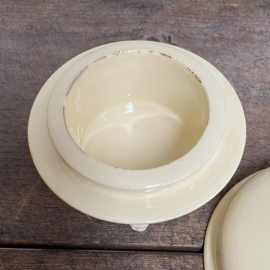 AW20110519 Old French Simplex paté jar - terrine brevetee S.G.D.G - period: before 1940. In soft yellow colour. Has a small hairline (see photo 7 & 8), otherwise in beautiful condition! Size: +/- 9.5 cm. high (up to handle / 11.5 cm. cross section.
