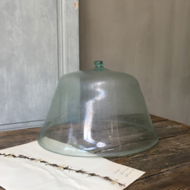 OV20110633 Beautiful late 18th century French mouth blown glass bell jar, beautifully weathered and in perfect condition! Size: 22 cm. high (up to the still intact handle) / 45 cm. intersection. Pickup only!