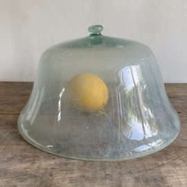 BU20110125 Antique southern French vegetable garden/melon cloche made of mouth-blown glass, period: 19th century. Has a chip on the handle, otherwise in beautifully weathered condition! Size 48 cm cross section / +/- 26 cm high. Pick up in my store only