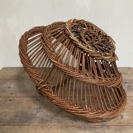 BU20110102 Large old French harvest basket of woven willow wood in beautiful condition! Size: 28 cm. high (to handle) / 58.5 cm. long / 41 cm. cross section
