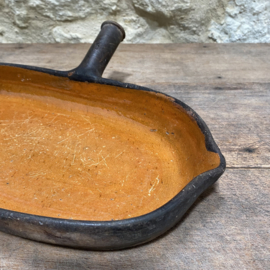 AW20111266 Antieke Franse ovenschaal maat no: 3 in prachtige staat! Afmeting:  38,5 cm lang / 21,5 cm breed /  5 cm hoog.