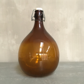 OV2011697 Small old French wine bottle in beautiful amber color in beautiful condition! Size: +/- 33 cm. high / 20 cm. intersection.