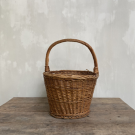 BU20110106 Old large French shopping basket of woven cane perfect for everyday use in beautiful condition! Size: 26 cm. high (to handle) and 48 cm. high (up to handle) / 56 cm. long / 35 cm. wide.