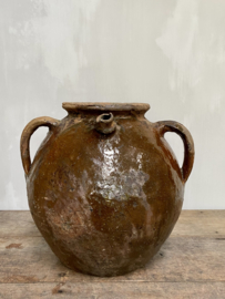 AW20110934 Large antique southern French 18th century walnut oil jug from the Périgord region in beautiful earthy colours. In beautiful weathered condition! Size: 33 cm. high / +/- 33 cm. cross section (up to the handles). Pickup at shop only.