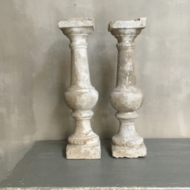 BU20110091 Set of 2 old French concrete balusters. Beautifully weathered clay color. The left baluster has an old crack on the base (see photo 7), by normal it won't be any problem. Size: +/- 61 cm. high / 15 wide. Pickup only!