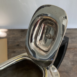 OV20110952 Antieke Engelse verzilverde koffiepot Art Deco periode 1919-1939 met merkteken - Valstaff silver platted England - met bakeliet grepen. In mooie staat! Afmeting:  27,5 cm breed / 16,5 cm hoog (t.m greep) /  12 cm doorsnede