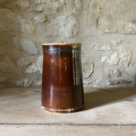 AW20111257 Large antique French chocolate jug with a yellow glazed interior in beautiful condition! Size: 20.5 cm high / 12 cm  cross section.
