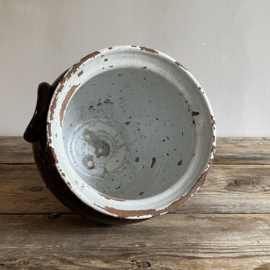 AW20111122 Old French rustic confit pot with white crackled inside from the Dordogne region in beautiful weathered condition! Size: 21.5 cm high / 19.5 cm cross section