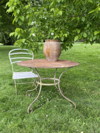 BU20110162 Antique 19th century iron French garden chair with wooden seat in authentic weathered white... beautiful in its simplicity. In very nice condition and....foldable. Size: 90 cm high / 49 cm wide / seat height: 40 cm Pick up store only.