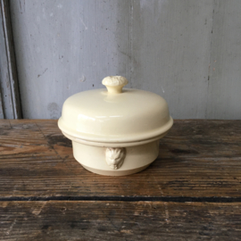 AW20110592 19th century little French paté pot in soft yellow color stamp - Simplex Sarreguemines 12 1 - missing small chip inside edge (see photo: 4) further in beautiful condition! Dimensions: 8 cm. high / 10.5 cm. cross section.