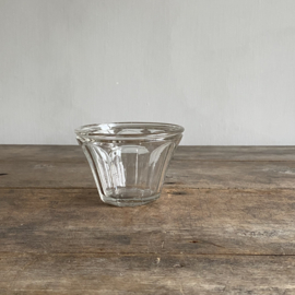 OV20111034 Antique French confiture jar made of mouth-blown glass in beautiful condition! Size: 7.5 cm high / 11 cm cross section