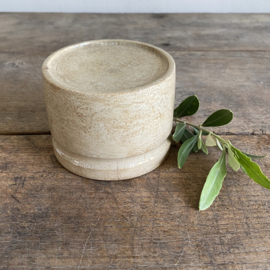 AW20111072 Antique French ointment jar - not marked - in beautiful buttered condition! Size: 7 cm high / 9 cm cross section