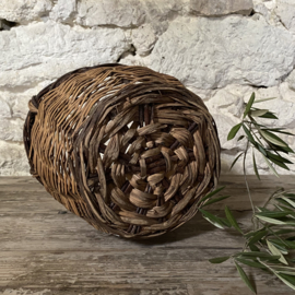 BU20110185 Old French traditional woven basket in beautiful condition! Size: 27 cm high / 33 cm cross section