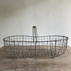 BU20110131 Old French iron harvest basket, beautifully weathered by the influence of the sea and southern French sun. In beautiful condition! Size: 57 cm long / 31 cm cross section / 16 cm high (to handle)