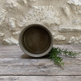 AW20111296 Old French grès stoneware pot, nice low model...small feint hairline, but completely stable (see photos for details) otherwise in beautiful condition! / Size: 10 cm high / 14.5 cm cross section.