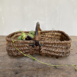 BU20110112 Old French hand woven harvest basket of willow and chestnut wood in beautiful condition! Size: 41 cm. long / 13 cm. high (to handle) / 26.5 cm. wide