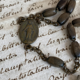 OV20110741 Old Italian rosary with brown wooden beads and beautifully detailed cross in beautiful condition! Size: 60 cm. long.