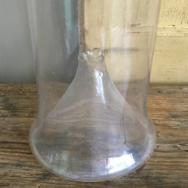OV20110663 19de eeuwse Franse visfuik van mondgeblazen glas in mooie staat!  Afmeting: 26,5 cm. hoog / 12,5 cm. doorsnede.