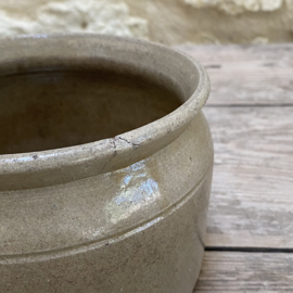 AW20111296 Old French grès stoneware pot, nice low model...small feint hairline, but completely stable (see photos for details) otherwise in beautiful condition! / Size: 10 cm high / 14.5 cm cross section.