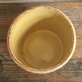 AW20110605 Old French confiture jar in soft yellow marked NV and still with label in beautiful condition! Size: 9 cm. high  /. 9.5 cm. cross section.