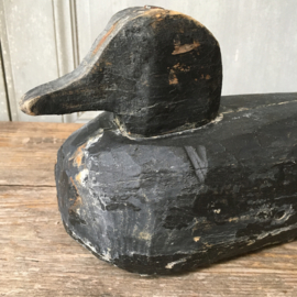 OV20110649 Antique  French rustic wooden decoy duck from the Somme department North of France.  Beautiful worn anthracite and beautiful condition! Size: 30 cm. long / 16 cm. high.