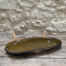 AW20111319 Antique French oven dish in a unique color. In beautiful condition except for a chip on the rim (see photo)! Period: 19th century. Size: 53 cm long / 5.5 cm high / 27 cm cross section.