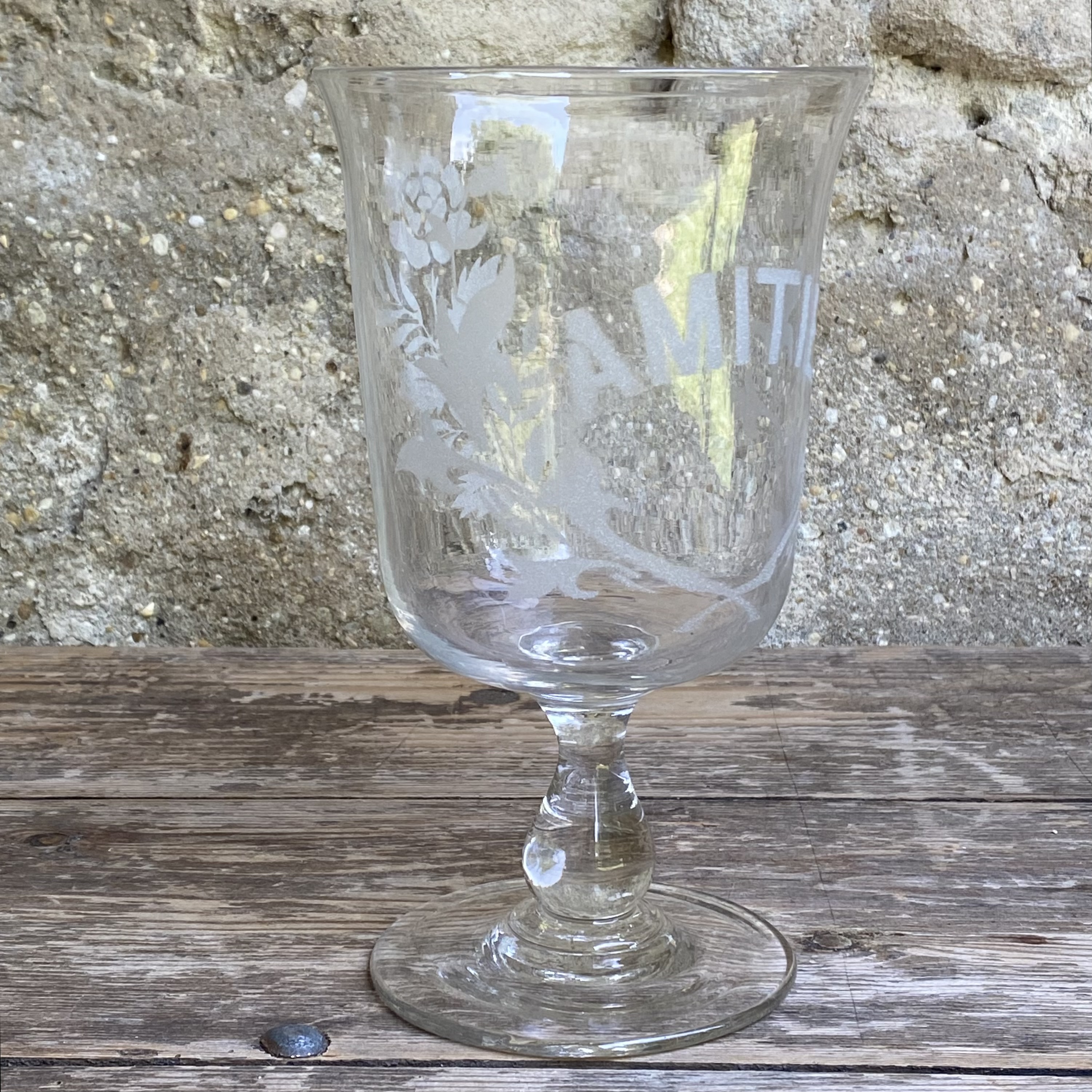 OV20111063 Groot antiek Frans Amité gelegenheidsglas van mond geblazen glas periode: 19de eeuw. In perfecte staat! Afmeting: 22,5 cm hoog / 13 cm doorsnede