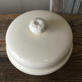 AW20110591 19th century little French paté pot in soft yellow almost creamy white color stamp - Simplex Sarreguemines’12 - missing chip on the edge (see photo: 4) further in beautiful condition! Dimensions: 8 cm. high / 11 cm. cross section.