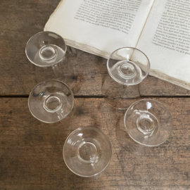 OV20110887 Set of 5 old French liqueur glasses with sober etched motif period: 1920s in beautiful condition! Size: +/- 7.5 cm high / +/- 5.5 cm cross section.