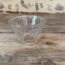 OV20111058 Antieke Franse confiturepot van mond geblazen glas in perfecte staat! Afmeting: 8 cm hoog / 11,5 cm doorsnede.