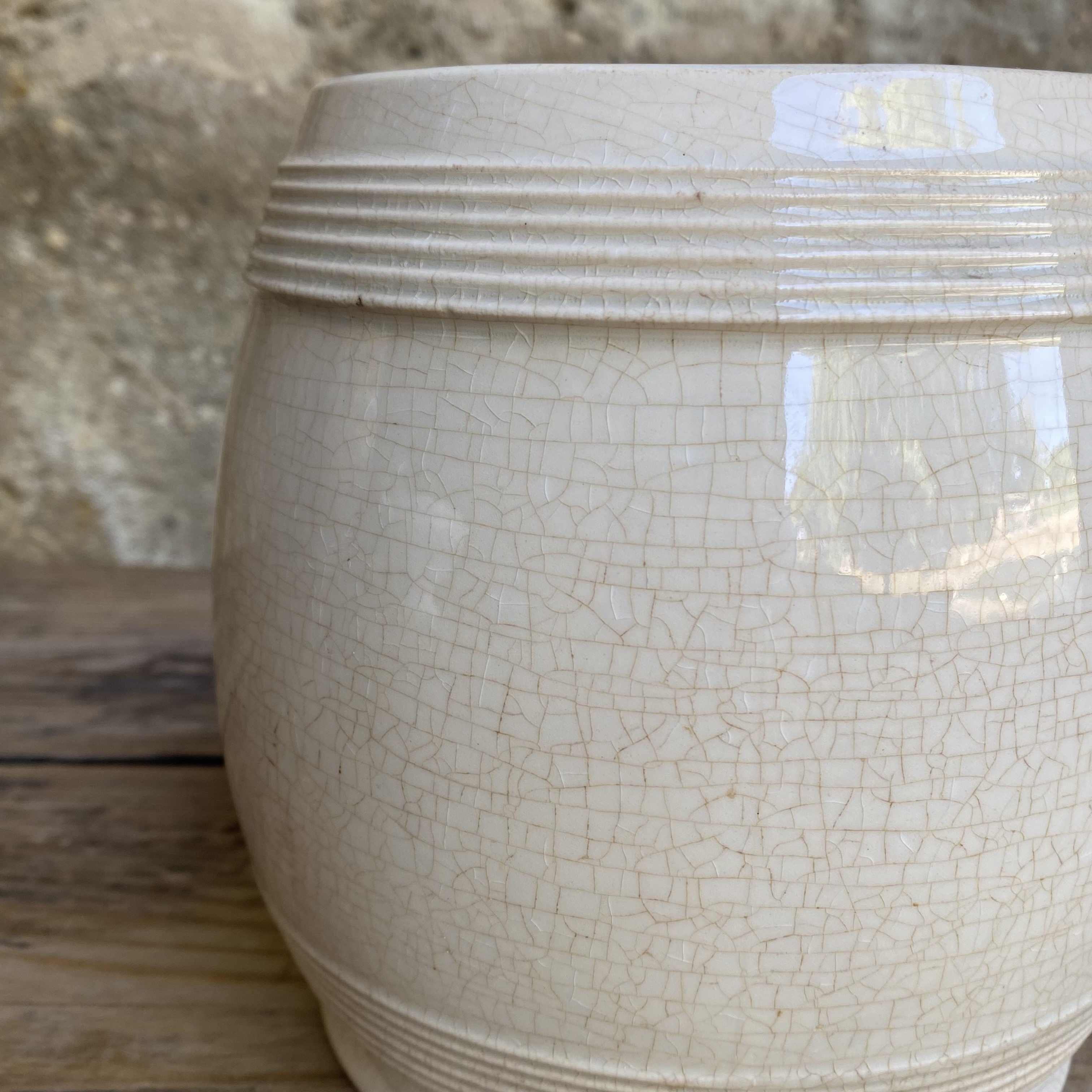 AW20111236 Old pot beautifully slightly stained and crackled stamp - S A Sevilla - perfect for the kitchen with wooden spoons... Size: 16 cm high / 12.5 cm cross section.