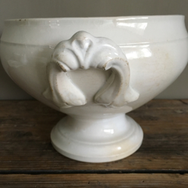 AW20110727 Antique small French tureen stamp - Opaque Lunéville - period: late 19th century in light buttered and beautiful condition! Size: 14 cm. high / 17.5 cm. cross section.