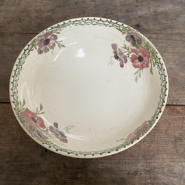 AW20111064 Large antique French serving bowl stamp - Creil et Montereau Labrador - period 1894-1920 decorated with anemones. In perfect, lightly buttered condition. Size: 28.5 cm. cross section / 11.5 cm high.