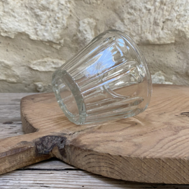 OV20111105 Antieke Franse confiture pot van mondgeblazen glas, minuscule oneffenheid op de rand (zie foto) verder in prachtige staat! Afmeting:   9 cm hoog / 11,5 cm doorsnede