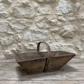 BU20110204 Old French traditional wooden grape harvest basket in beautiful, lightly greyed condition! Size: 50 cm long / 14.5 cm high (to handle) / 23 cm high (including handle) / 32 cm cross section